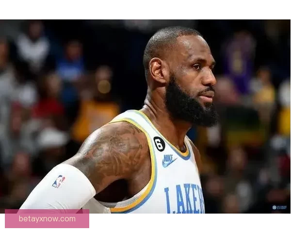 里夫斯腹斜肌二级受伤治疗方案及湖人季后赛潜在轮换分析