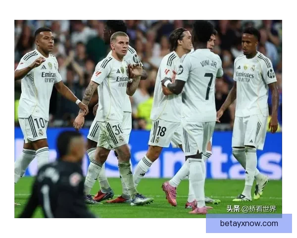 重逢爱徒德米在大战皇马前主动拥抱昔日河床弟子马斯坦托诺